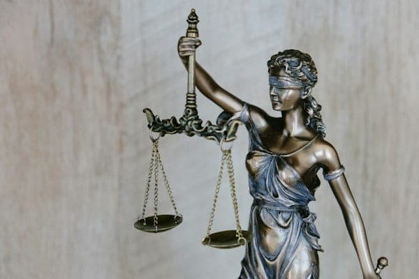 Dosare de litigiu și balanța justiției pentru cereri masive de despăgubire civilă și profesională