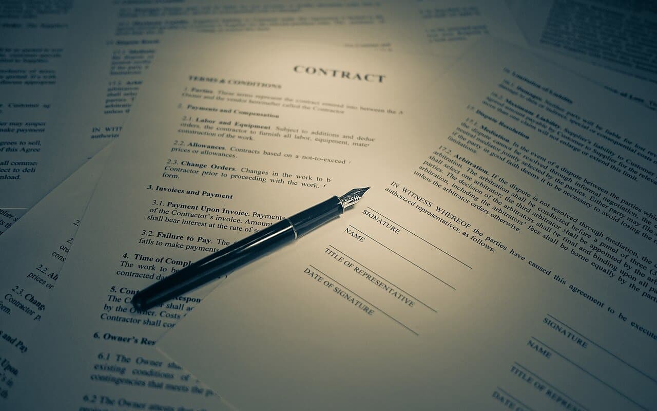 Dosare de poliță de asigurare și audit metodic al termenilor contractuali pe biroul de consultanță